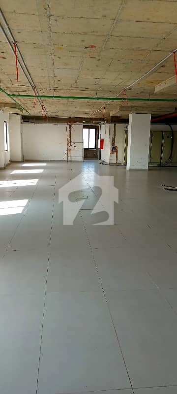 ایم ایم عالم روڈ گلبرگ,لاہور میں 2 کنال Studio دفتر 22.5 لاکھ میں کرایہ پر دستیاب ہے۔
