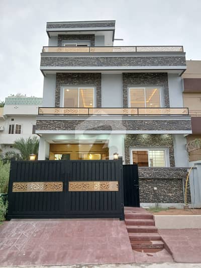 جی ۔ 13/1 جی ۔ 13,اسلام آباد میں 4 کمروں کا 4 مرلہ مکان 4.4 کروڑ میں برائے فروخت۔