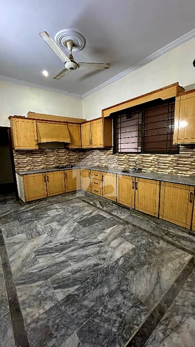 60x100 666 Gaz Upper Portion For Rent G-14/4