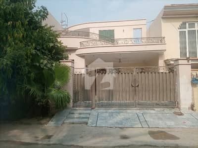 Johar town 12 Marla house for rent hot location near doctor hospital g1
