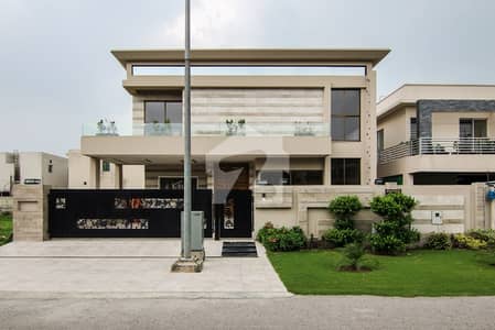 SYED BROTHERS OFFERS KANAL ELEGANT BUNGALOW FOR SALE /BASEMENT HALL, ALL FACILITIES