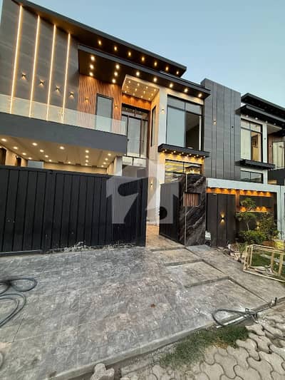 Luxry house available For rent