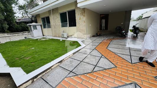 F-6 Islamabad | 600 Square Yards Fully Renovated 6 Bedroom House For Rent | Double Gate Separate Basement