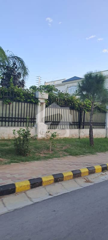گلبرگ گرینز - ایگزیکٹو بلاک گلبرگ گرینز,گلبرگ,اسلام آباد میں 5 کنال رہائشی پلاٹ 10.75 کروڑ میں برائے فروخت۔