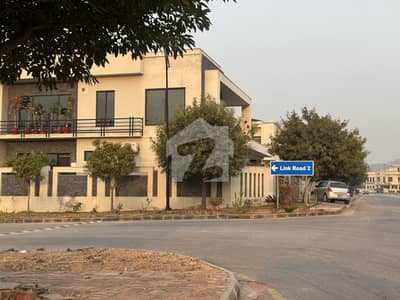 بحریہ انکلیو - سیکٹر ایم بحریہ انکلیو,بحریہ ٹاؤن,اسلام آباد میں 1 کنال رہائشی پلاٹ 2.75 کروڑ میں برائے فروخت۔