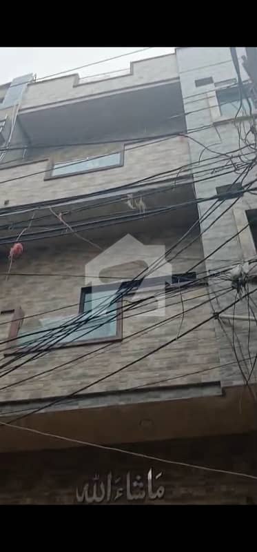 ڈھولنوال لاہور میں 4 کمروں کا 5 مرلہ عمارت 3.75 کروڑ میں برائے فروخت۔