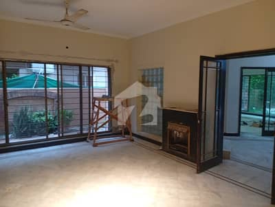 Kanal Stylish Bungalow For Rent Kanal Stylish Bungalow For Rent