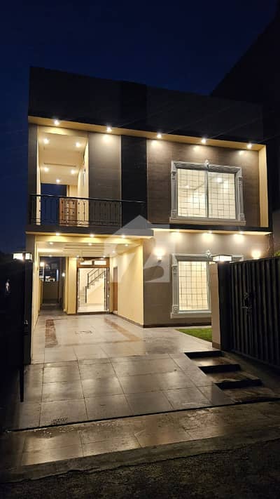 12 Marla Beautiful House Available For Sale. 12 Marla Beautiful House Available For Sale.