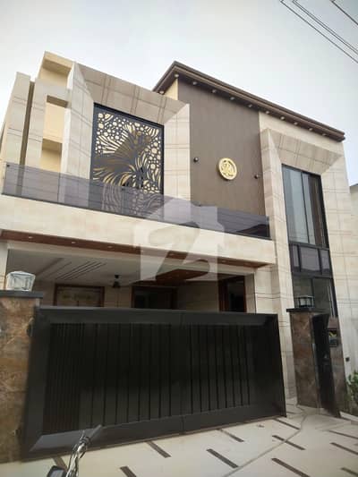 10 Marla Ultra Modern House Prime Location For Sale in LDA Avenue Lahore