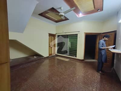For Rent 7 Marla house in abubaker block  gas installed