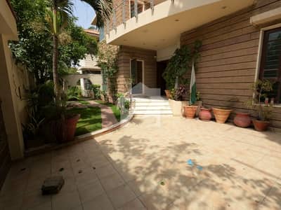 2,000 Sq. Yds. Commercial Bungalow for Rent | 4 Independent Units | Main Road | Clifton Block 4