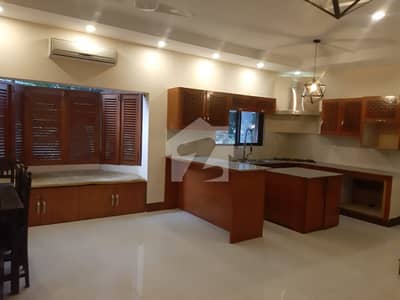 10 Marla Lavish House Available For Rent 10 Marla Lavish House Available For Rent