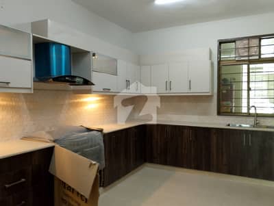 11 MARLA 3 BEDROOM APARTMENT AVAILABLE FOR RENT 11 MARLA 3 BEDROOM APARTMENT AVAILABLE FOR RENT