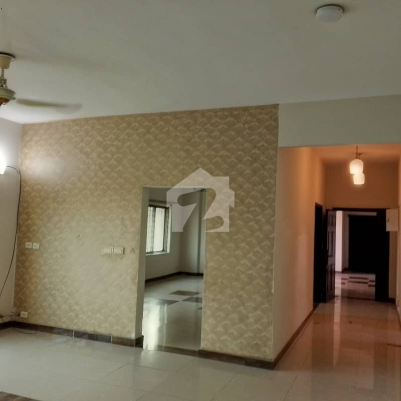 10 MARLA 3 BEDROOM APARTMENT AVAILABLE FOR RENT 10 MARLA 3 BEDROOM APARTMENT AVAILABLE FOR RENT