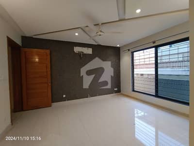 ای ۔ 11/3 ای ۔ 11,اسلام آباد میں 7 کمروں کا 14 مرلہ مکان 12.8 کروڑ میں برائے فروخت۔