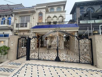 10 Marla Luxury House for Sale in Central Park Housing Scheme Only Rs. 4 Crore 40 Lakh 10 Marla Luxury House for Sale in Central Park Housing Scheme Only Rs. 4 Crore 40 Lakh