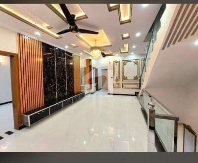 Ready to move 272sq yd 4 & 5 Bedroom DDL Luxury Villa FOR SALE. Only 4km from Main Entrance of BTK. Near GRAND MOSQUE, A-Plus Quality Construction.