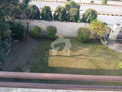 برکی روڈ کینٹ,لاہور میں 4 کنال رہائشی پلاٹ 1.5 کروڑ میں برائے فروخت۔