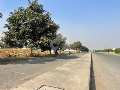 T Block 1 Kanal Plot Ideal Location at Investor Price Available for Sale