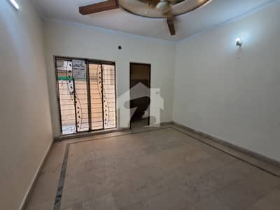 7.5Marla House For Rent 4 Bad 5 Bath Tile Floor Prime Location Johar Town Nearby Emporium Mall