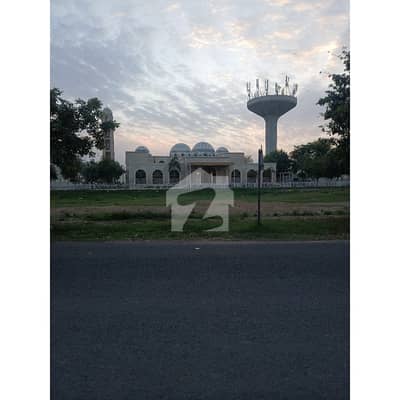 1kanal Prime Location Plot, Close To Park, Mosque And Commercial Market