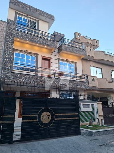 جی ۔ 13/1 جی ۔ 13,اسلام آباد میں 4 کمروں کا 4 مرلہ مکان 4.25 کروڑ میں برائے فروخت۔
