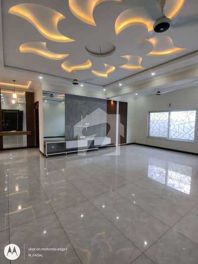 b17 b block 1 kanl top location triple house for rent all fasilties availbe