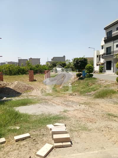 40 Feet Road Corner 770 Square Feet Residential Plot For Sale In Rs. 7500000 Only