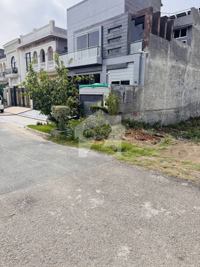 10 Marla Ideal Location Plot For Sale