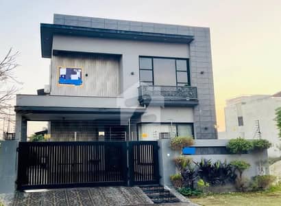 10 Marla Well Maintained Bungalow With Basement Peaceful Location