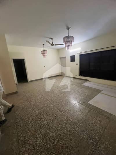F-10 Excellent 500 SQY Separate Gate Upper Portion Proper 3 Bedrooms, Proper 3 Attached Bathrooms Modern Fittings Along With Neat Flooring Drawing Dining, TV Lounge, Kitchen