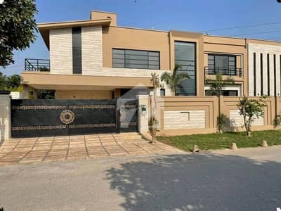 ڈی ایچ اے فیز 1 ڈی ایچ اے ڈیفینس,لاہور میں 5 کمروں کا 1 کنال مکان 5.7 کروڑ میں برائے فروخت۔ ڈی ایچ اے فیز 1 ڈی ایچ اے ڈیفینس,لاہور میں 5 کمروں کا 1 کنال مکان 5.7 کروڑ میں برائے فروخت۔