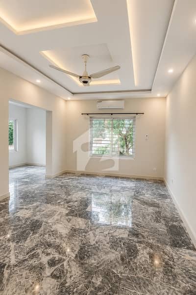 Like Brand New Spacious 4 Bedrooms House With Gareen Lawn For Rent In F-8 Islamabad