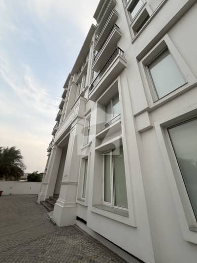 Avenair Brand New Luxurious 2 Beds Glass Cabin Bath Maid Room Washroom JYM Pool Lounge Executive Room Ideal Location