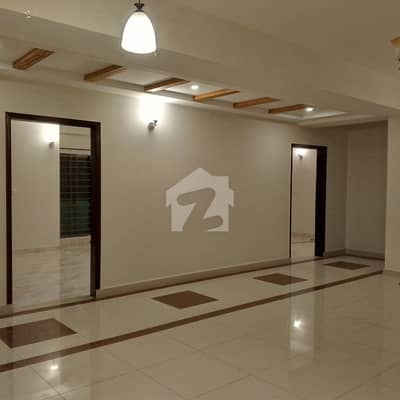 10 MARLA 3 BEDROOM APARTMENT AVAILABLE FOR RENT