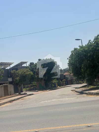 10 Marla Residential Plot For Sale On B Block Boulevard Prime Location