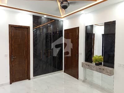 A Well Designed House Is Up For Sale In An Ideal Location In Lahore