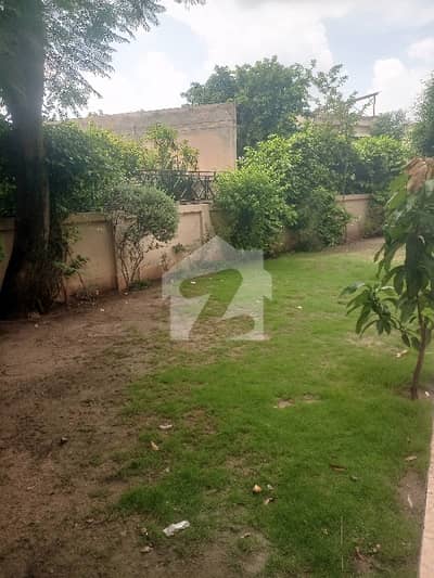 بحریہ ٹاؤن ۔ سفاری ولاز 3 بحریہ ٹاؤن راولپنڈی,راولپنڈی میں 4 کمروں کا 1 کنال مکان 1.7 لاکھ میں کرایہ پر دستیاب ہے۔