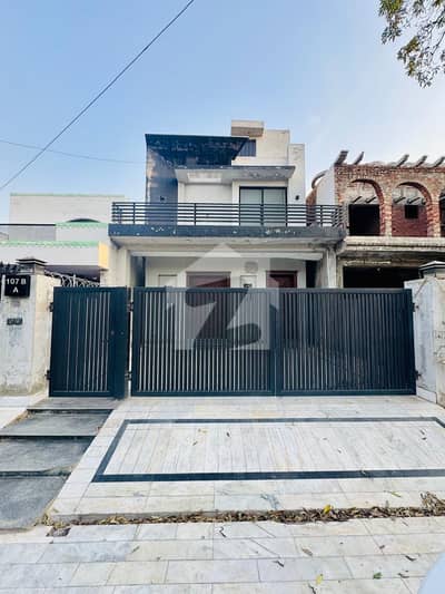 لیک سٹی میڈوز لاہور میں 4 کمروں کا 10 مرلہ مکان 3.7 کروڑ میں برائے فروخت۔