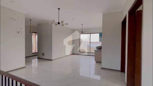 272sq yd Ready to Move Villa in Precinct-1 0.5km from main entrance. A-One Construction Standard 5Bed Drawing Dining Lounge