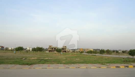 ٹاپ سٹی 1 - بلاک بی ٹاپ سٹی 1,اسلام آباد میں 1 کنال رہائشی پلاٹ 3.2 کروڑ میں برائے فروخت۔