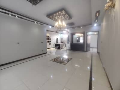400 SqYds new like Independent bunglow for Rent in blk 15 prime location