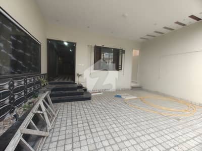 400 Square Yards New Like Independent Bunglow For Rent In Block 15 Prime Location