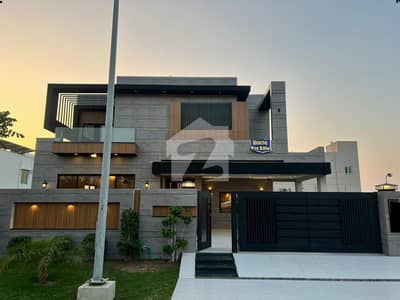 1 KANAL ELEGANT AND FULLY MAINTAINED SUPER HOT LOCATED OLD BUNGALOW IS AVAILABLE IN THE BEST BLOCK OF DHA LAHORE. 1 KANAL ELEGANT AND FULLY MAINTAINED SUPER HOT LOCATED OLD BUNGALOW IS AVAILABLE IN THE BEST BLOCK OF DHA LAHORE.