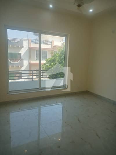 E-11 11marla Upper Portion Fully Tiled Floor 2beds DD Tv Lounge Servant Quarter Separate Electricity And Gas Meters For Rent