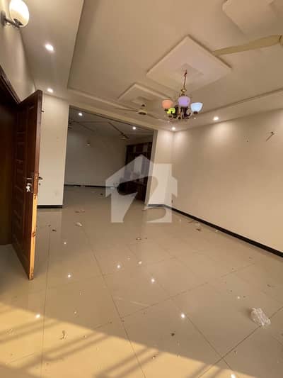 BEAUTIFUL LOCATION UPPER PORTION FOR RENT