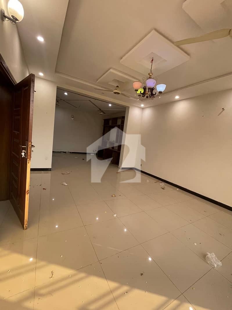 BEAUTIFUL LOCATION UPPER PORTION FOR RENT BEAUTIFUL LOCATION UPPER PORTION FOR RENT