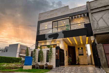 ڈی ایچ اے 9 ٹاؤن ڈیفنس (ڈی ایچ اے),لاہور میں 3 کمروں کا 5 مرلہ مکان 2.95 کروڑ میں برائے فروخت۔