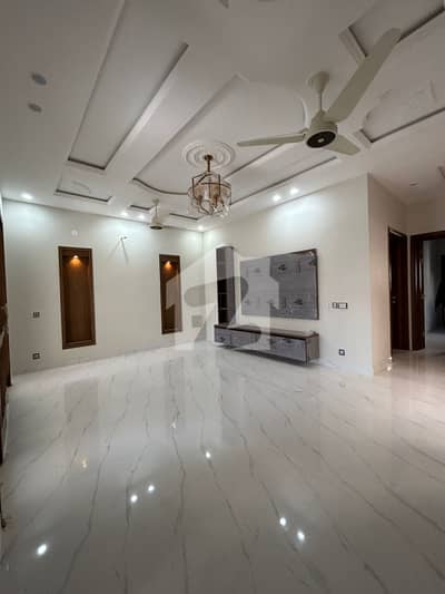 BEAUTIFUL LOCATION SINGLE UNIT HOUSE FOR RENT