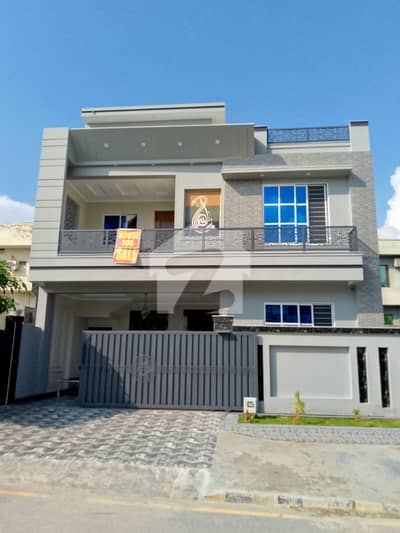Prime location 8 Marla double unit CDA approved luxury house for sale